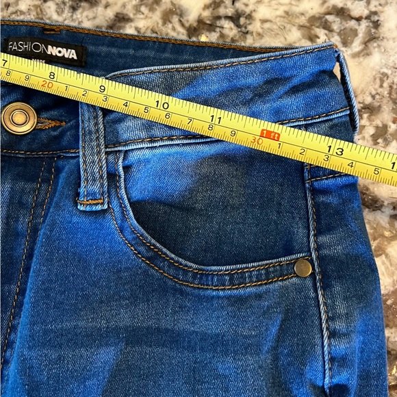 Fashion Nova Size 5  Flare Leg Bell Bottom Jeans Heart Pockets Womens Stretchy - Picture 3 of 8